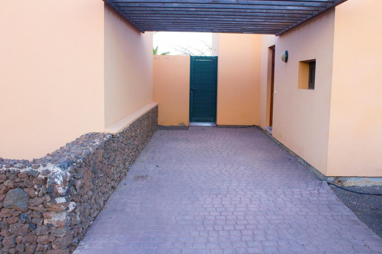 Gbh Volcanic Beach La Oliva Exterior photo